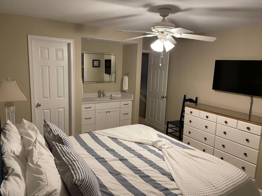 In The Heart Of Harbour Town 2Br 2Ba Pool Access Close To Beach Hilton Head Island Zewnętrze zdjęcie