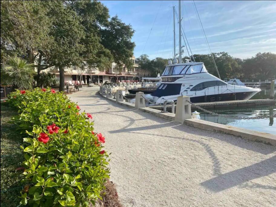 In The Heart Of Harbour Town 2Br 2Ba Pool Access Close To Beach Hilton Head Island Zewnętrze zdjęcie