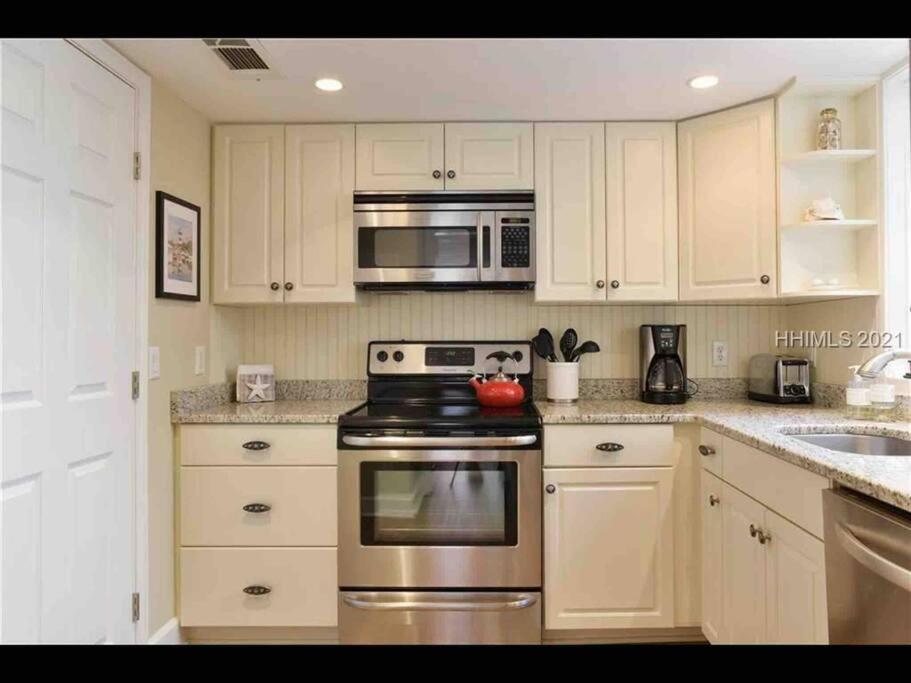 In The Heart Of Harbour Town 2Br 2Ba Pool Access Close To Beach Hilton Head Island Zewnętrze zdjęcie